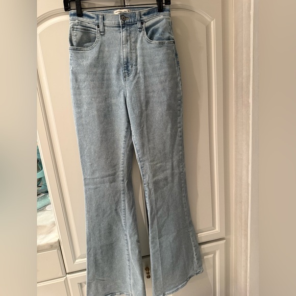 High-Waisted Light Blue Flare Jeans Abercrombie and Fitch - Picture 5 of 5